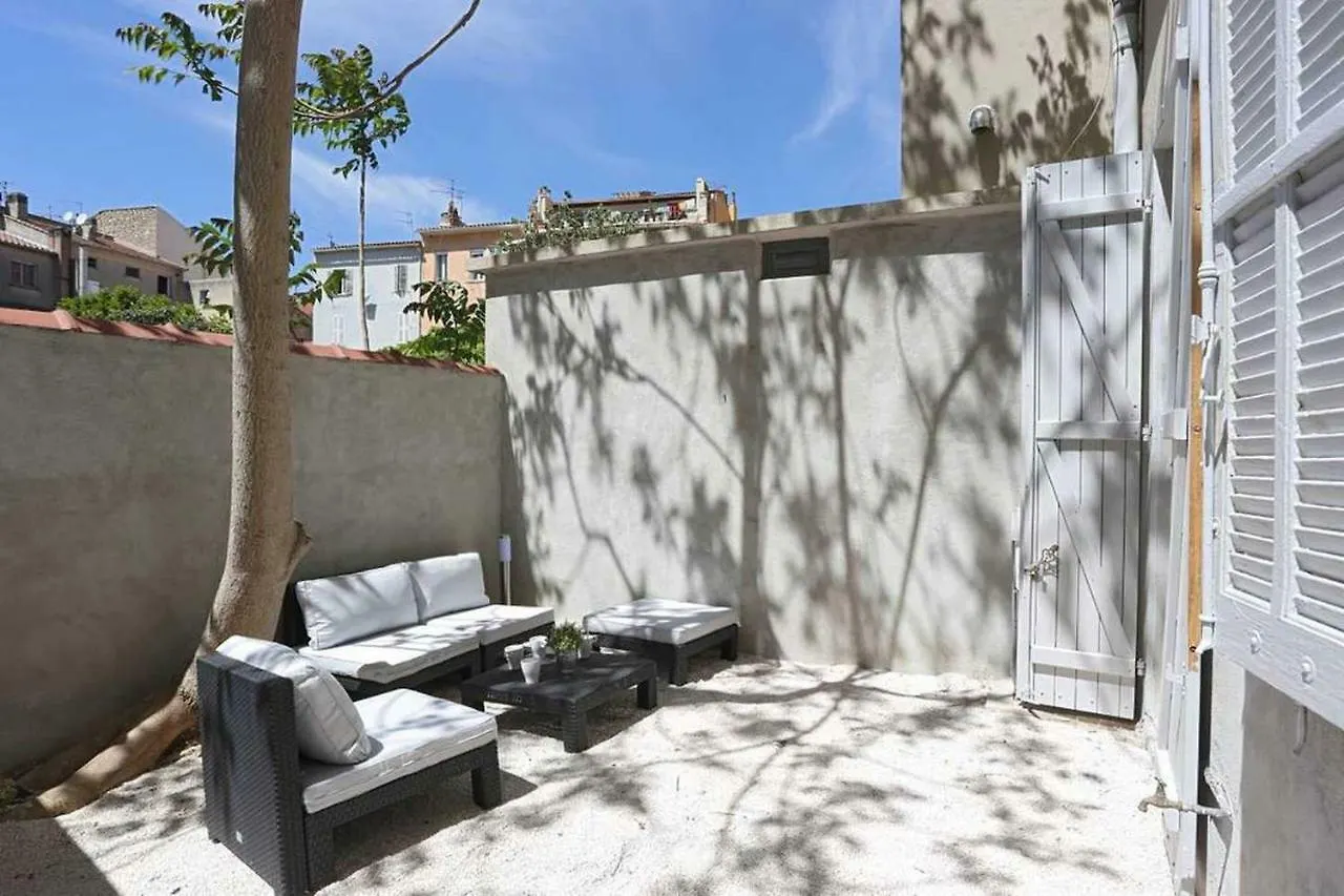 Gregbnb - Studio Terrasse - Parking Inclus - Climatise - 15Min Gare Toulon