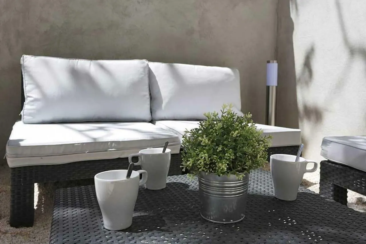 Gregbnb - Studio Terrasse - Parking Inclus - Climatise - 15Min Gare Toulon 0*,