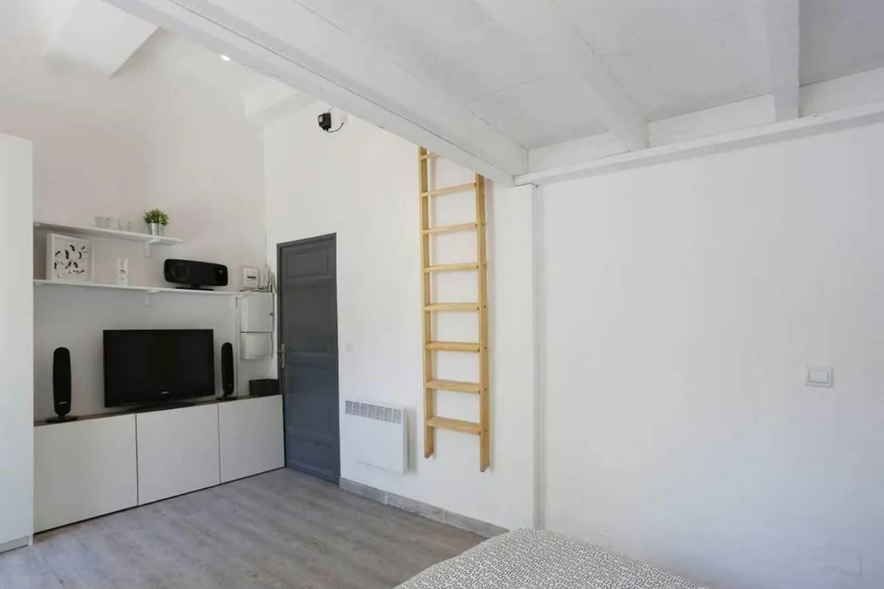 Apartment Gregbnb - Studio Terrasse - Parking Inclus - Climatise - 15Min Gare Toulon France