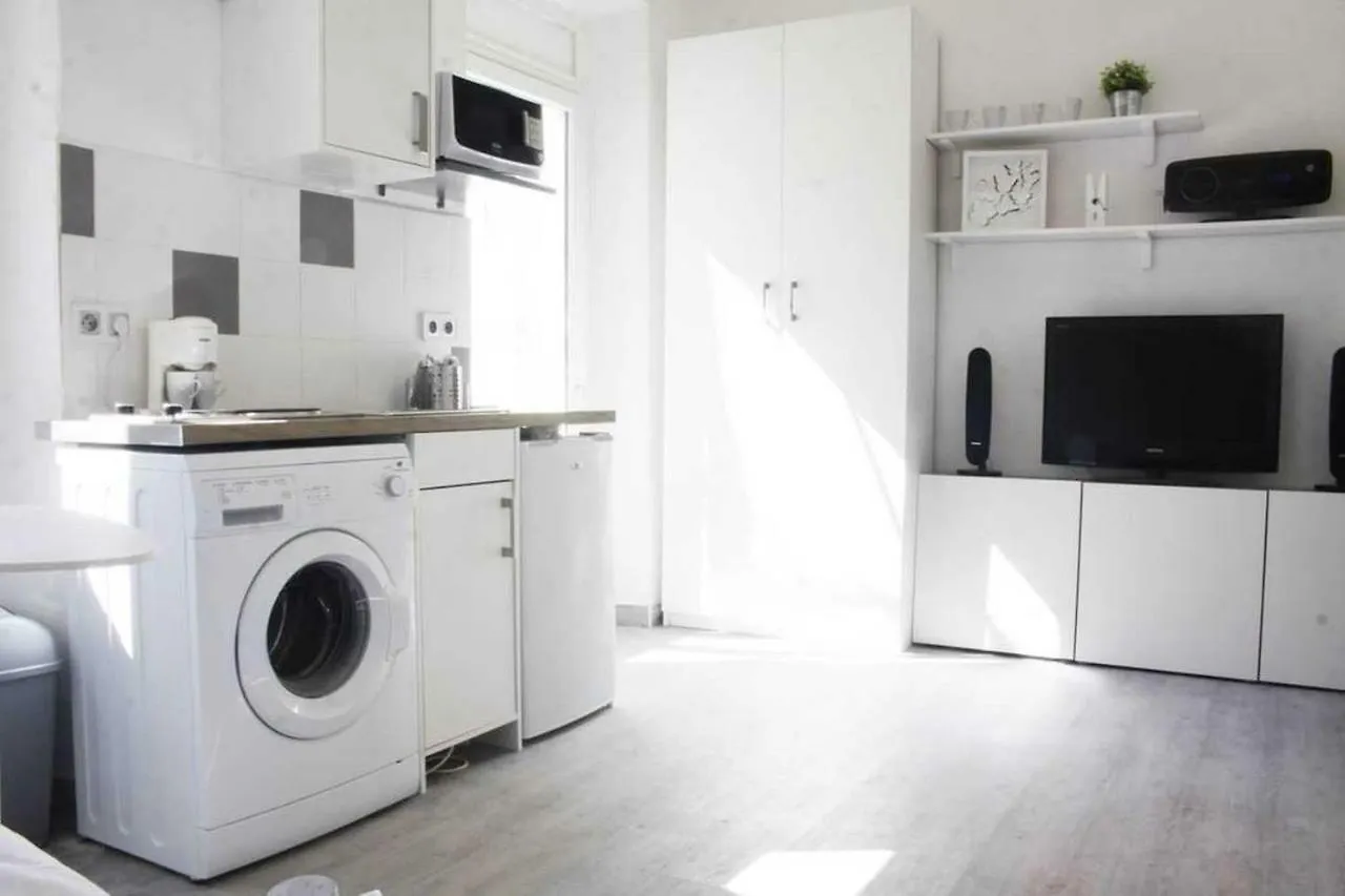 Apartment Gregbnb - Studio Terrasse - Parking Inclus - Climatise - 15Min Gare Toulon