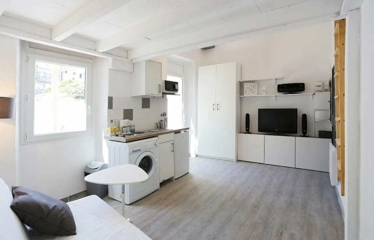 GregBnb - Studio Terrasse - PARKING INCLUS - CLIMATISÉ - 15min Gare Toulon Appartement